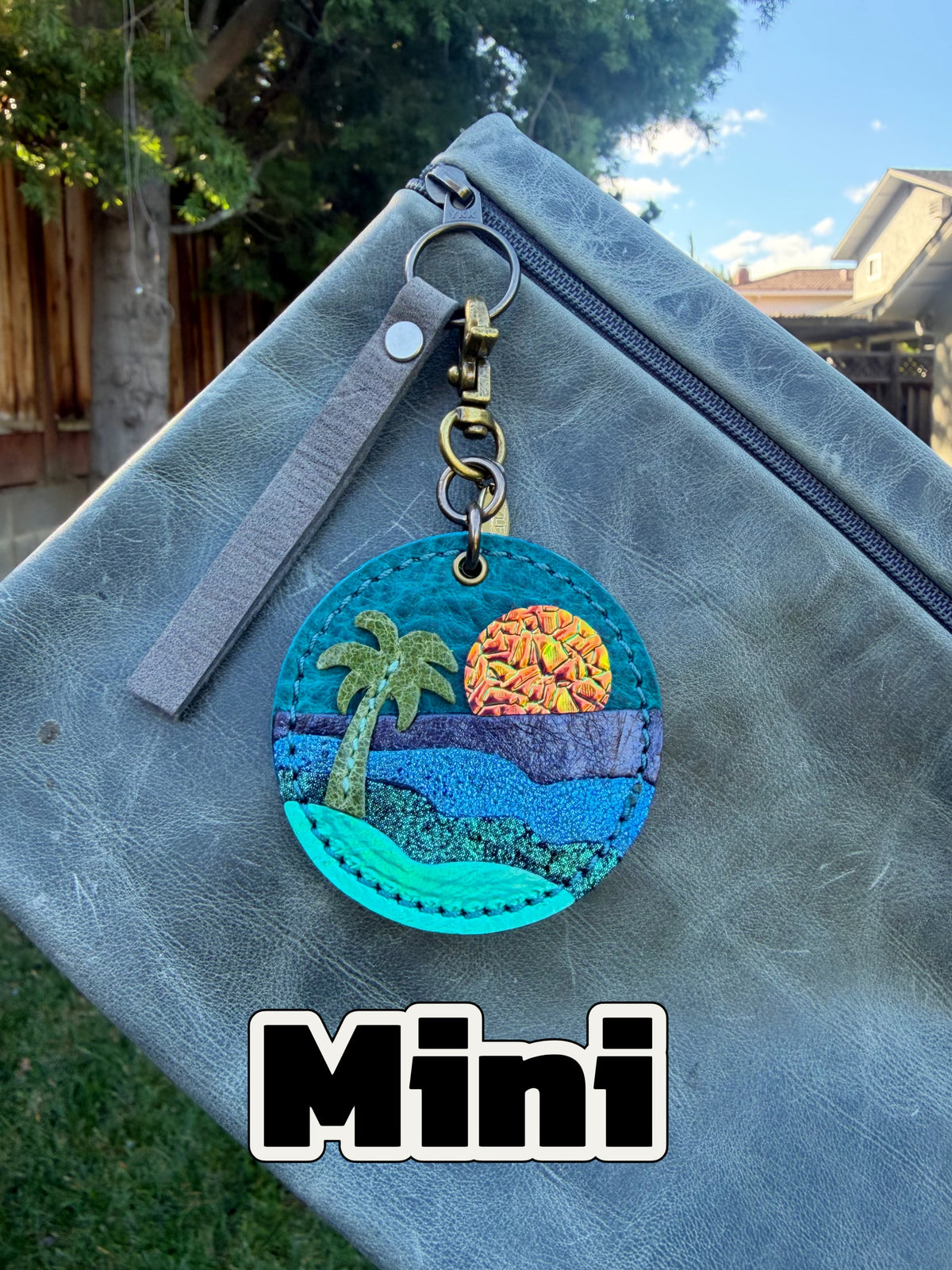 Mini beach - cobalt bison