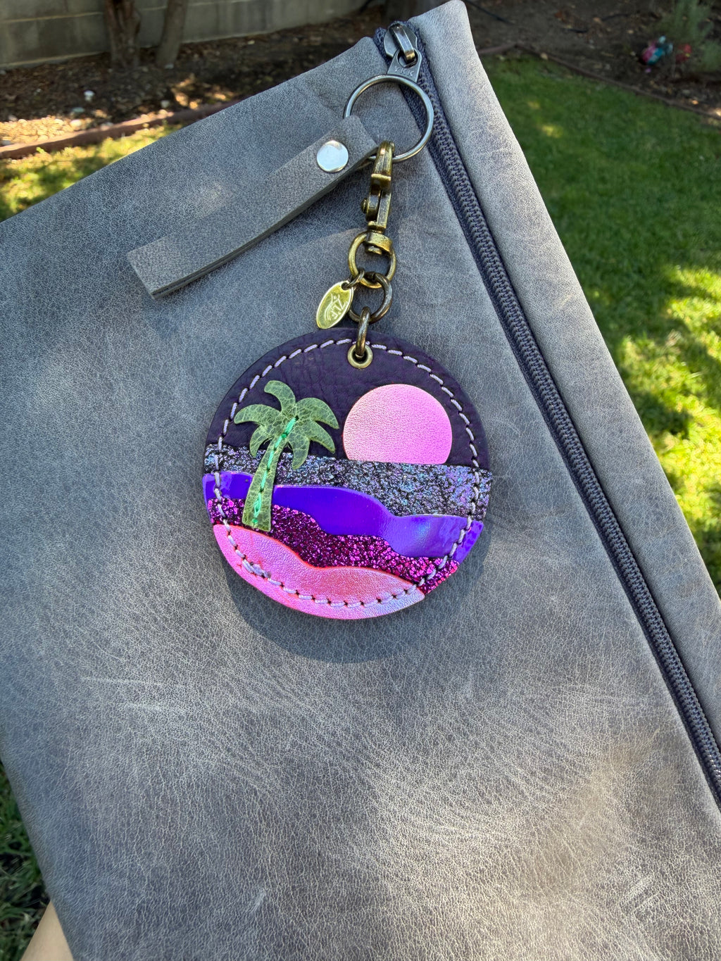 Dark purple bison Mini beach